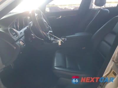 Zdjęcie 7 z 12 samochodu: 2012 MERCEDES-BENZ C 250 VIN:WDDGF4HBXCA668130 - miniatura