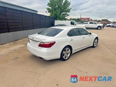 Czwarte zdjęcie samochodu z boku: 2012 LEXUS LS 460 BASE VIN:JTHBL5EF2C5108619 - miniatura