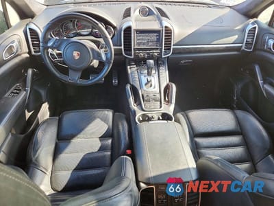 Zdjęcie 8 z 12 samochodu: 2013 PORSCHE CAYENNE TURBO VIN:WP1AC2A23DLA92831 - miniatura