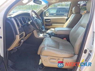 Zdjęcie 7 z 13 samochodu: 2012 TOYOTA SEQUOIA PLATINUM VIN:5TDDW5G14CS059792 - miniatura