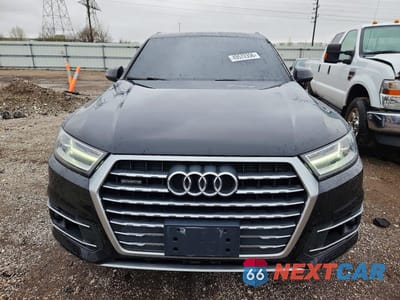 Piąte zdjęcie samochodu w środku: 2017 AUDI Q7 PREMIUM PLUS VIN:WA1LAAF73HD059417 - miniatura