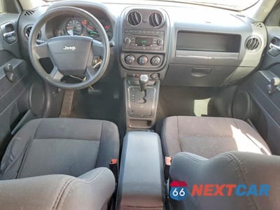 Zdjęcie 8 z 13 samochodu: 2010 JEEP PATRIOT SPORT VIN:1J4NT1GB4AD624608 - miniatura