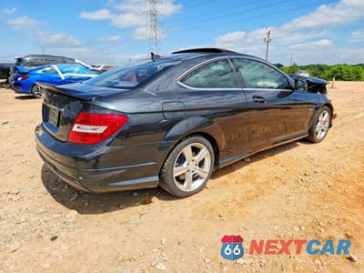 Trzecie zdjęcie samochodu z tyłu: 2012 MERCEDES-BENZ C 250 VIN:WDDGJ4HB8CF929806 - miniatura