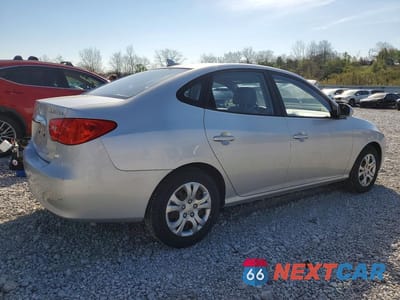 Trzecie zdjęcie samochodu z tyłu: 2010 HYUNDAI ELANTRA GLS VIN:KMHDU4AD2AU203847 - miniatura