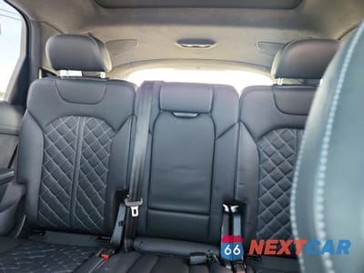 Zdjęcie 10 z 14 samochodu: 2024 AUDI Q7 PRESTIGE S-LINE VIN:WA1WXBF76RD009078 - miniatura