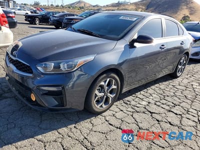 2021 KIA FORTE LXS 3KPF24AD8ME303862 - główne zdjęcie licytacji z USA - miniatura