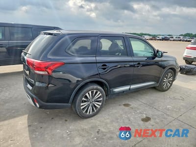Trzecie zdjęcie samochodu z tyłu: 2019 MITSUBISHI OUTLANDER SE VIN:JA4AD3A32KZ043136 - miniatura
