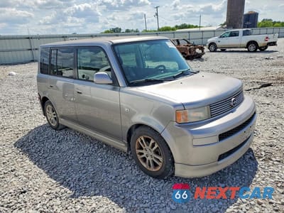 Czwarte zdjęcie samochodu z boku: 2006 TOYOTA SCION XB VIN:JTLKT324464116826 - miniatura
