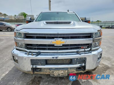 Piąte zdjęcie samochodu w środku: 2019 CHEVROLET SILVERADO K2500 HEAVY DUTY LTZ VIN:1GC1KTEYXKF136733 - miniatura