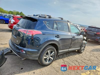 Trzecie zdjęcie samochodu z tyłu: 2017 TOYOTA RAV4 XLE VIN:2T3RFREV2HW679226 - miniatura