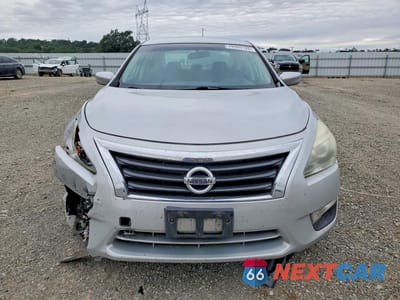 Piąte zdjęcie samochodu w środku: 2014 NISSAN ALTIMA 2.5 S VIN:1N4AL3AP0EN359275 - miniatura