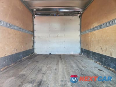Zdjęcie 10 z 13 samochodu: 2017 FORD E350 BOX TRUCK VIN:1FDWE3F64HDC68140 - miniatura