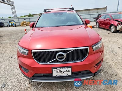 Piąte zdjęcie samochodu w środku: 2019 VOLVO XC40 T5 MOMENTUM VIN:YV4162UK0K2138264 - miniatura