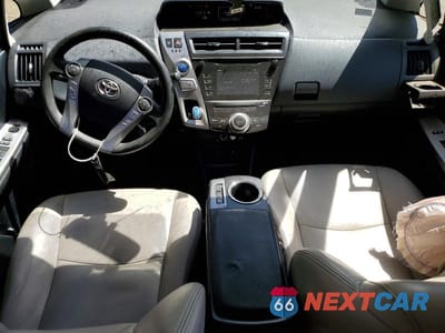 Zdjęcie 8 z 12 samochodu: 2015 TOYOTA PRIUS V THREE VIN:JTDZN3EU9FJ018487 - miniatura