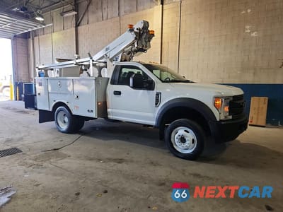 Czwarte zdjęcie samochodu z boku: 2017 FORD F450 SUPER DUTY BUCKET TRUCK VIN:1FDUF4GY8HED54233 - miniatura
