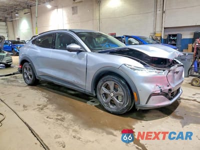 Czwarte zdjęcie samochodu z boku: 2022 FORD MUSTANG MACH-E SELECT VIN:3FMTK1RM1NMA05078 - miniatura