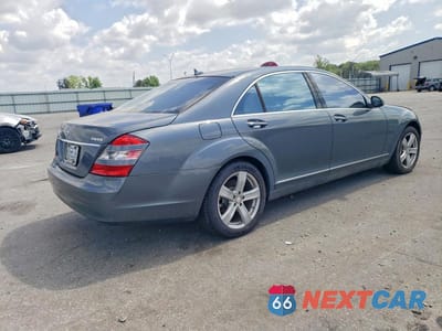 Trzecie zdjęcie samochodu z tyłu: 2008 MERCEDES-BENZ S 550 4MATIC VIN:WDDNG86X08A182069 - miniatura