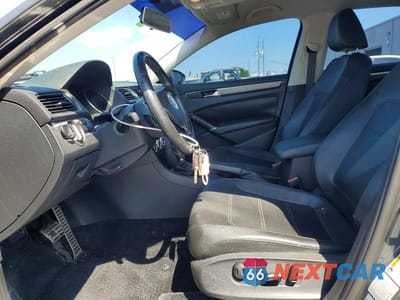 Zdjęcie 7 z 12 samochodu: 2017 VOLKSWAGEN PASSAT R-LINE VIN:1VWDT7A31HC062640 - miniatura