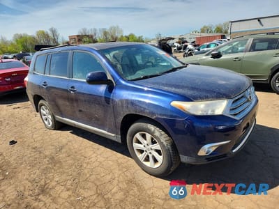 Czwarte zdjęcie samochodu z boku: 2012 TOYOTA HIGHLANDER SE VIN:5TDBK3EH5CS117402 - miniatura