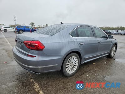 Trzecie zdjęcie samochodu z tyłu: 2017 VOLKSWAGEN PASSAT SE VIN:1VWBT7A3XHC078813 - miniatura