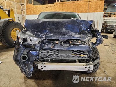 Piąte zdjęcie samochodu w środku: 2020 TOYOTA 4RUNNER SR5 VIN:JTEBU5JR4L5801279 - miniatura