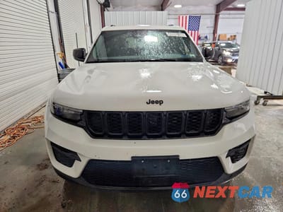 Piąte zdjęcie samochodu w środku: 2023 JEEP GRAND CHEROKEE LAREDO VIN:1C4RJHAG2PC589317 - miniatura