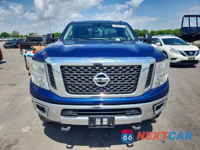 Piąte zdjęcie samochodu w środku: 2017 NISSAN TITAN XD SV VIN:1N6BA1C44HN560982 - miniatura