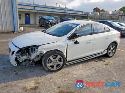 2013 VOLVO S60 T5 YV1612FS4D2220399 - główne zdjęcie licytacji z USA - miniatura