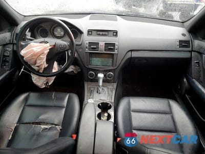 Zdjęcie 8 z 12 samochodu: 2011 MERCEDES-BENZ C 300 VIN:WDDGF5EB7BA419213 - miniatura