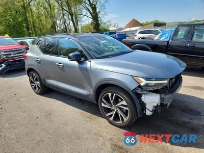 Czwarte zdjęcie samochodu z boku: 2019 VOLVO XC40 T5 R-DESIGN VIN:YV4162UM9K2117222 - miniatura
