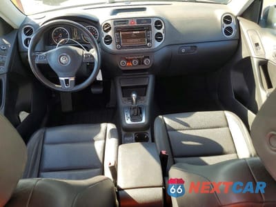 Zdjęcie 8 z 13 samochodu: 2011 VOLKSWAGEN TIGUAN S VIN:WVGAV7AX2BW504233 - miniatura