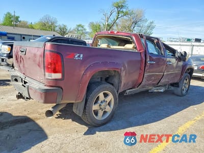Trzecie zdjęcie samochodu z tyłu: 2013 GMC SIERRA K2500 DENALI VIN:1GT125E84DF211280 - miniatura