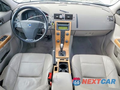 Zdjęcie 8 z 12 samochodu: 2010 VOLVO V50 2.4I VIN:YV1390MW5A2578810 - miniatura