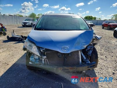 Piąte zdjęcie samochodu w środku: 2011 TOYOTA SIENNA XLE 8-PASSENGER VIN:5TDYK3DC4BS149207 - miniatura