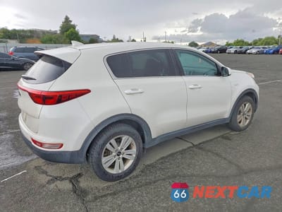 Trzecie zdjęcie samochodu z tyłu: 2017 KIA SPORTAGE LX VIN:KNDPMCAC8H7067946 - miniatura