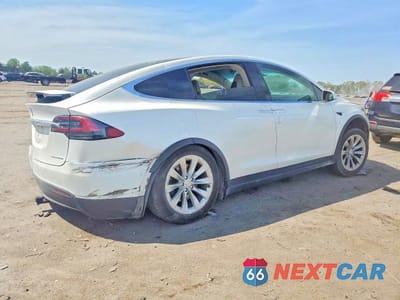 Trzecie zdjęcie samochodu z tyłu: 2019 TESLA MODEL X VIN:5YJXCAE25KF181347 - miniatura