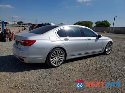 Trzecie zdjęcie samochodu z tyłu: 2017 BMW 750 I VIN:WBA7F0C52HGM21173 - miniatura