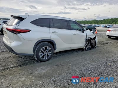 Trzecie zdjęcie samochodu z tyłu: 2020 TOYOTA HIGHLANDER XLE VIN:5TDHZRAH0LS501053 - miniatura