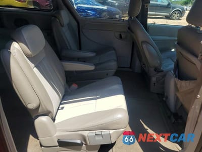 Zdjęcie 11 z 13 samochodu: 2005 DODGE GRAND CARAVAN SXT VIN:2D4GP44L25R345410 - miniatura