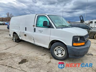 Czwarte zdjęcie samochodu z boku: 2017 CHEV EXPRESS G3500 VIN:1GCZGGFG0H1316391 - miniatura