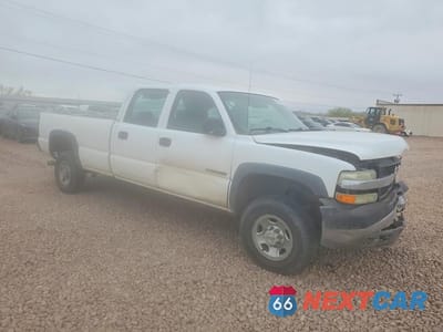 Czwarte zdjęcie samochodu z boku: 2002 CHEVROLET SILVERADO K2500 HEAVY DUTY VIN:1GCHK23U12F219394 - miniatura