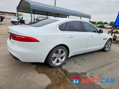 Trzecie zdjęcie samochodu z tyłu: 2018 JAGUAR XF VIN:SAJBR4FX5JCY70175 - miniatura