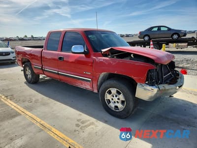 Czwarte zdjęcie samochodu z boku: 2001 CHEVROLET SILVERADO K1500 VIN:1GCEK19V21E170403 - miniatura