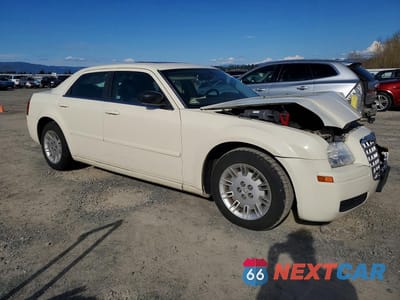 Czwarte zdjęcie samochodu z boku: 2006 CHRYSLER 300 VIN:2C3KA43R46H470483 - miniatura