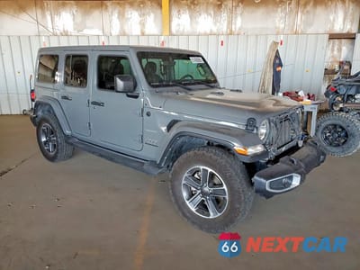 Czwarte zdjęcie samochodu z boku: 2023 JEEP WRANGLER SAHARA VIN:1C4HJXEN4PW668761 - miniatura