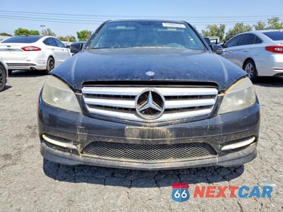 Piąte zdjęcie samochodu w środku: 2011 MERCEDES-BENZ C 300 VIN:WDDGF5EB1BR140440 - miniatura