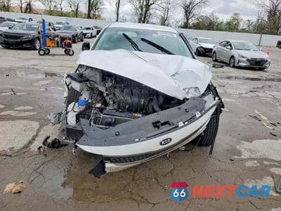 Piąte zdjęcie samochodu w środku: 2018 KIA OPTIMA LX VIN:5XXGT4L38JG204872 - miniatura