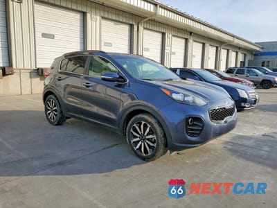Czwarte zdjęcie samochodu z boku: 2018 KIA SPORTAGE EX VIN:KNDPNCAC9J7328620 - miniatura