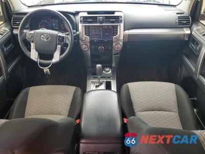Zdjęcie 8 z 13 samochodu: 2021 TOYOTA 4RUNNER SR5 VIN:JTEMU5JR1M5928517 - miniatura