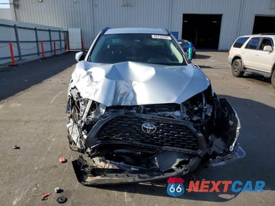 Piąte zdjęcie samochodu w środku: 2024 TOYOTA COROLLA CROSS LE VIN:7MUCAAAG2RV105554 - miniatura